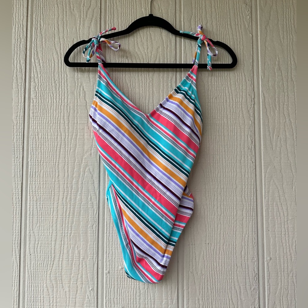 Jessica Simpson One-Piece Swimsuit Sz M